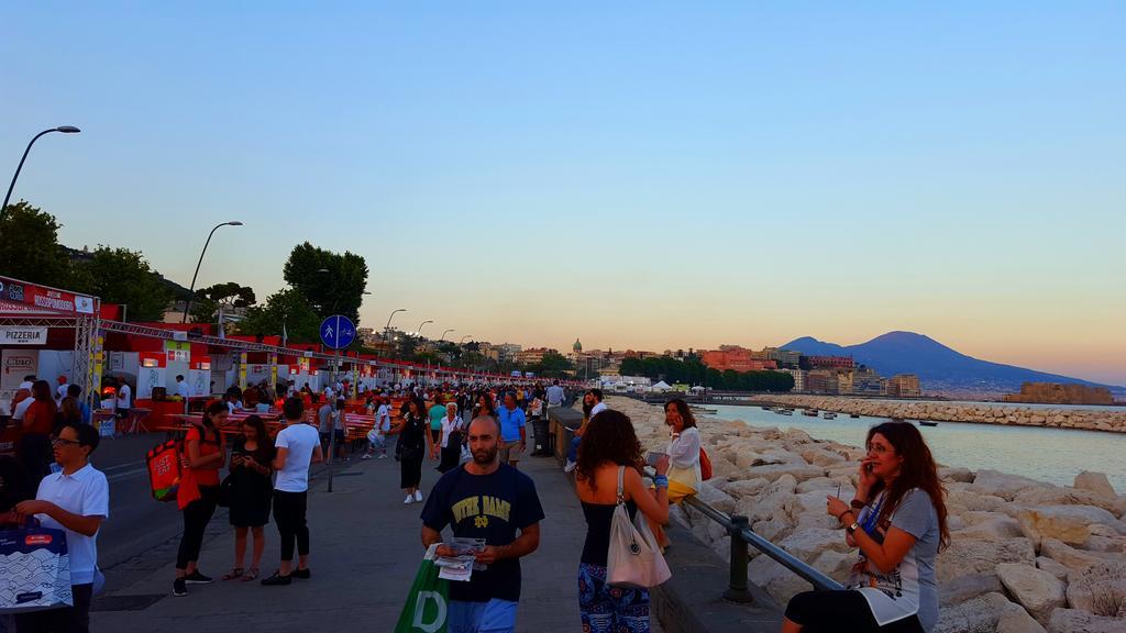 فندق Daily Napoli - Lungomare المظهر الخارجي الصورة